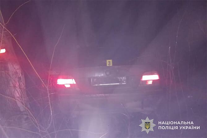 У Гермаківці водій BMW врізався в дерево. Троє людей травмовано