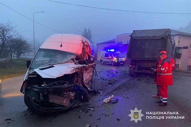 На Чортківщині внаслідок зіткнення з вантажівкою загинув водій мікроавтобуса