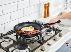 Сковороди для індукційної плити: як обрати і де купити