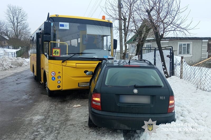 На Тернопільщині шкільний автобус потрапив у ДТП