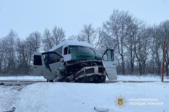 В аварії поблизу Монастириська травмувалися 6 пасажирів автобуса