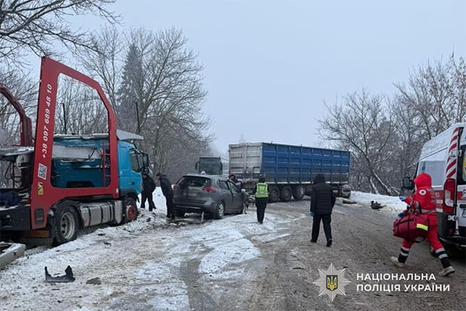 На трасі Тернопіль – Підволочиськ зіткнулися чотири автомобілі