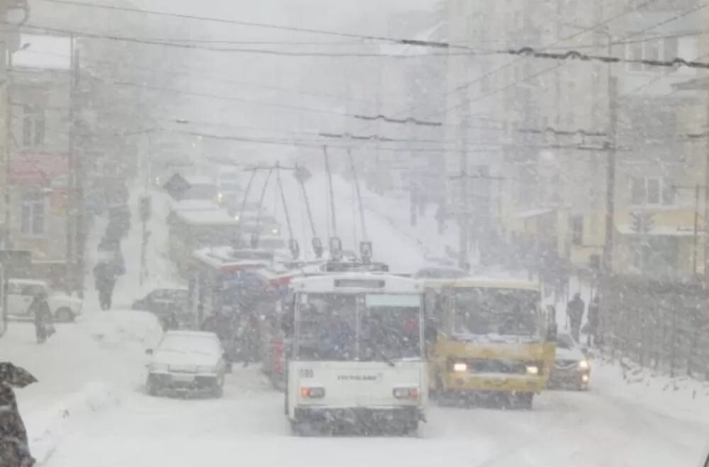 У четвер, 8 січня, в Україні очікується помаранчевий рівень небезпеки – країну накриє потужний південний циклон: Тернопіль в зоні його дії