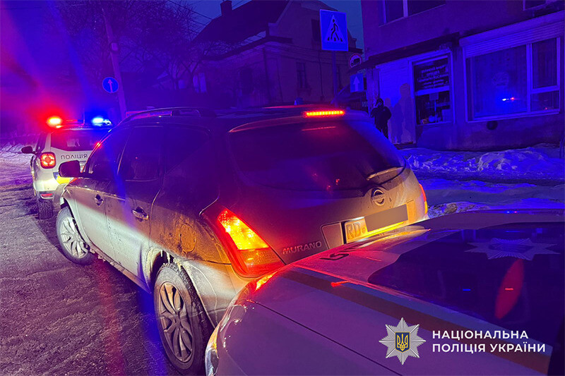 У Бережанах п’яний працівник ТЦК протаранив службове авто поліції