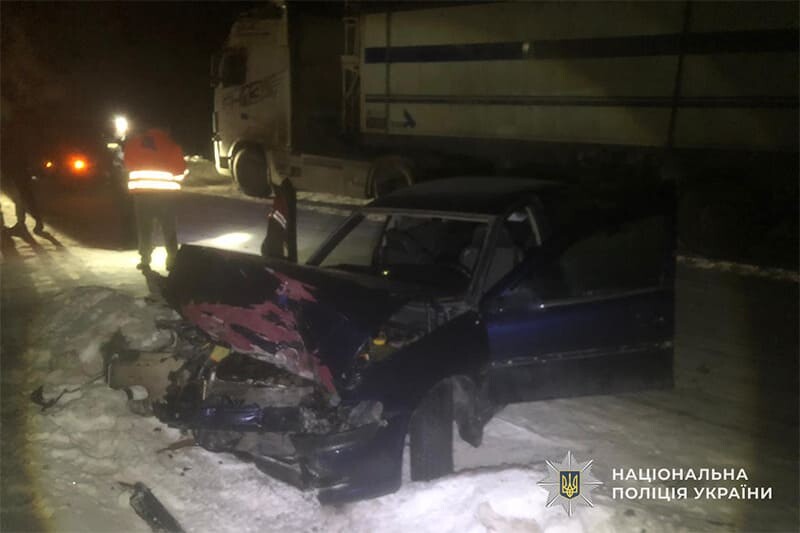 На Теребовлянщині внаслідок зіткнення з вантажівкою травмувалися троє людей