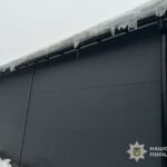 У Бережанах льодова брила впала з будівлі супермаркету на 8-річного хлопця