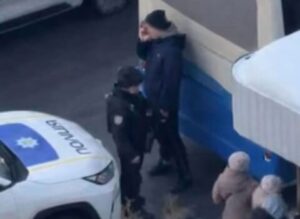 У Тернополі двоє молодиків побили водія маршрутки та пасажира