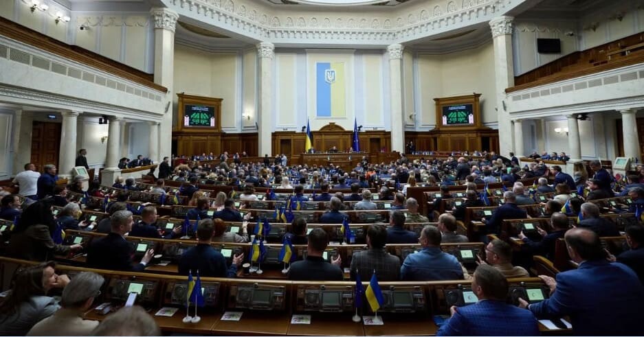 Тарифи ростуть, а платять звичайні українці: хто насправді фінансує провали в енергетиці