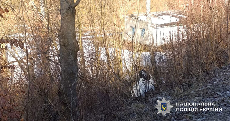 У Кременці на об’їзній дорозі перекинувся автомобіль. Водій втік