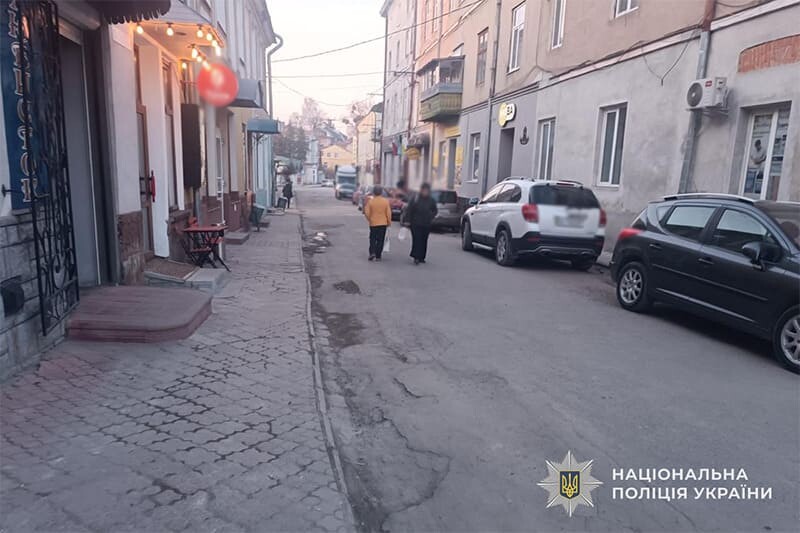 У Бережанах школяр на самокаті збив 94-річну жінку