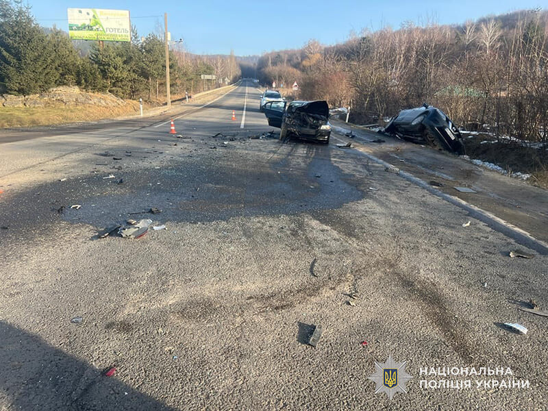 На Кременеччині зіткнулися три автомобілі. Є травмовані