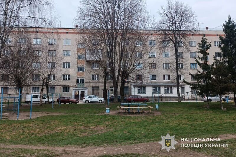 У Тернополі з вікна другого поверху випала півторарічна дитина