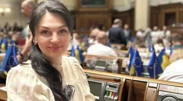 Народна депутатка з Тернополя, яка викидала хабар через паркан, отримала 2 роки в’язниці