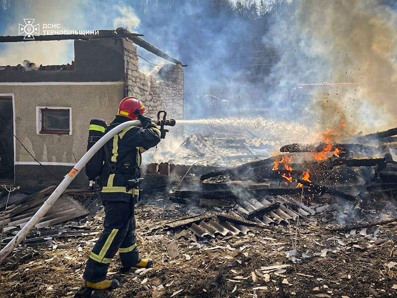 На Бережанщині горіла господарська будівля