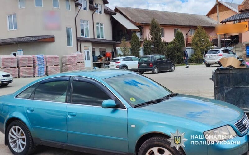 У Заліщиках водій “Ауді” дав поліцейському 200 доларів хабаря