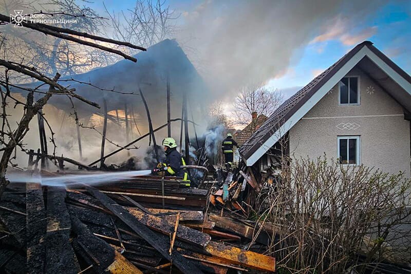 У Монастириській громаді згоріла господарська будівля