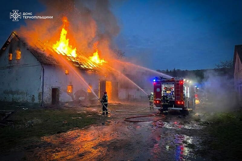 У Коропці згоріло виробниче приміщення