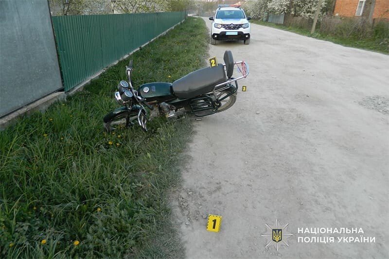 На Борщівщині внаслідок ДТП травмувався водій мопеда