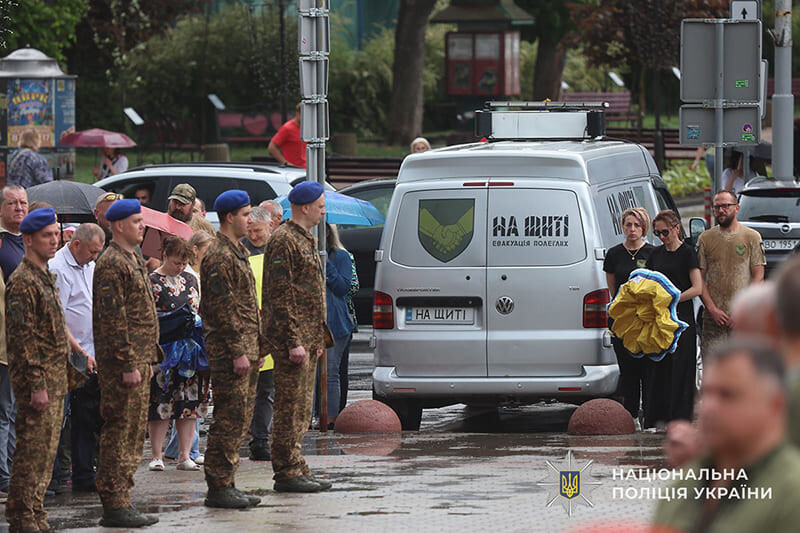 поховання героїв