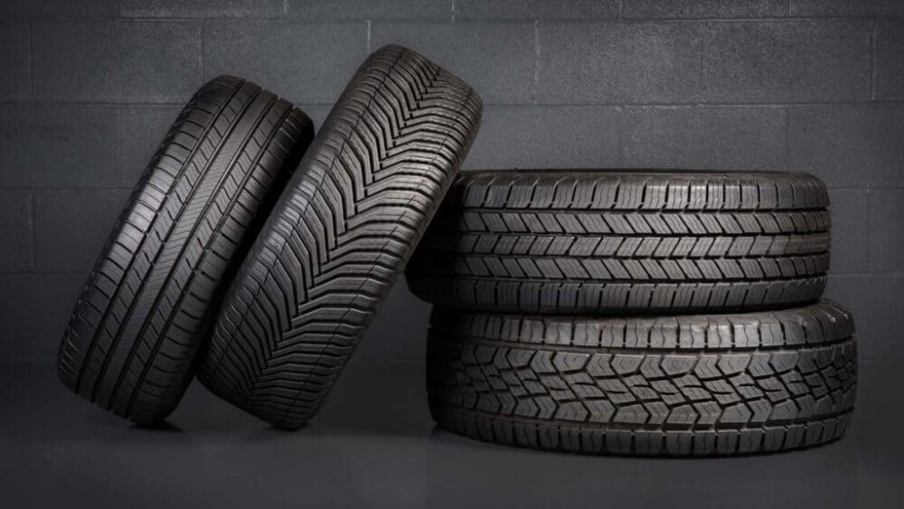 Коли міняти шини: сезонний гід від Premium Tyres для водіїв-початківців і досвідчених