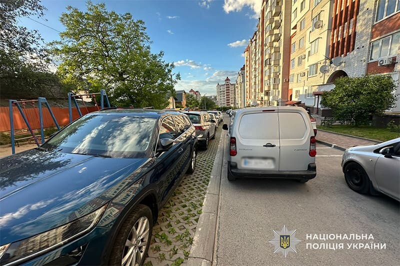 У Тернополі у дворі будинку внаслідок ДТП травмувалася 8-річна дівчинка
