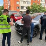 За 10 тисяч доларів до Молдови: у Тернополі затримали організатора незаконного перетину кордону