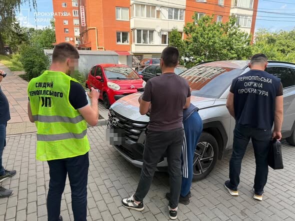 За 10 тисяч доларів до Молдови: у Тернополі затримали організатора незаконного перетину кордону
