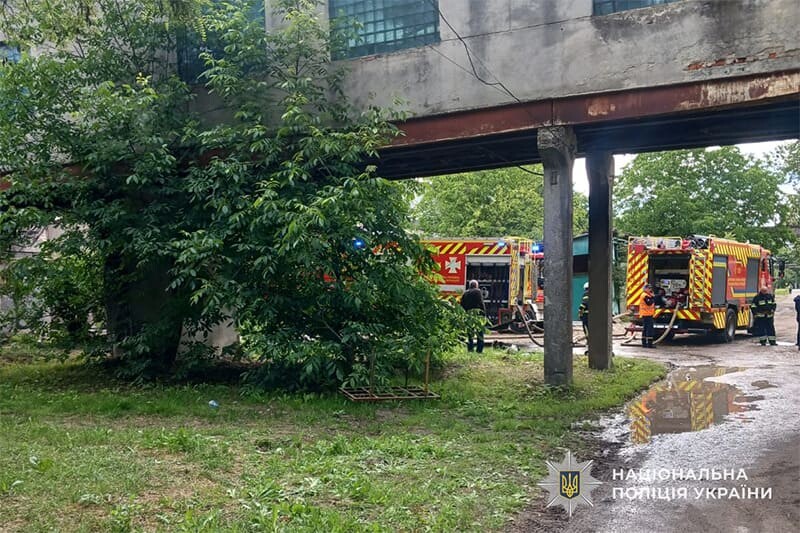 У Тернополі чоловік намагався загасити пожежу на складі і отримав серйозні опіки