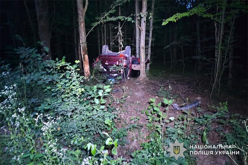 У Яблунові перекинувся Range Rover. Троє травмованих