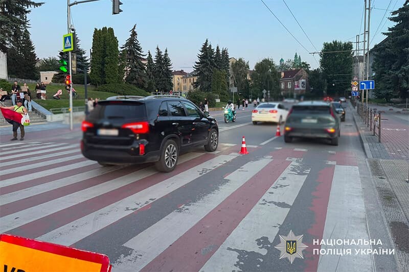 У Тернополі водій Kia збив дівчину, яка переходила дорогу на червоний сигнал світлофора