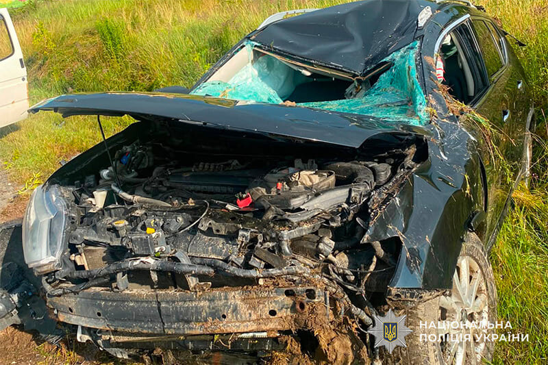 Поблизу Тернополя перекинувся автомобіль Ніссан. Водій травмований