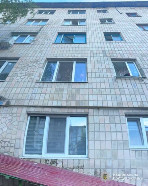 У Тернополі внаслідок падіння з четвертого поверху загинув чоловік