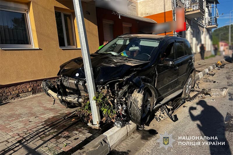 У Бучачі п’яний водій скоїв ДТП. Двоє людей травмовано