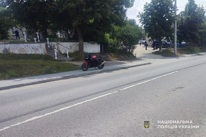 У Залізцях водій мотоцикла збив пішохода