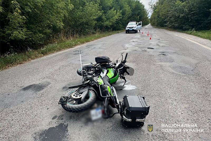 В аварії поблизу Гусятина травмувався мотоцикліст