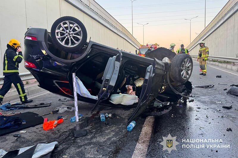 У Тернополі автомобіль впав з Гаївського мосту. Водій і пасажир травмовані