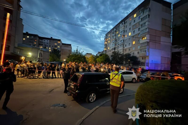 У Тернополі група людей напала на автомобіль ТЦК