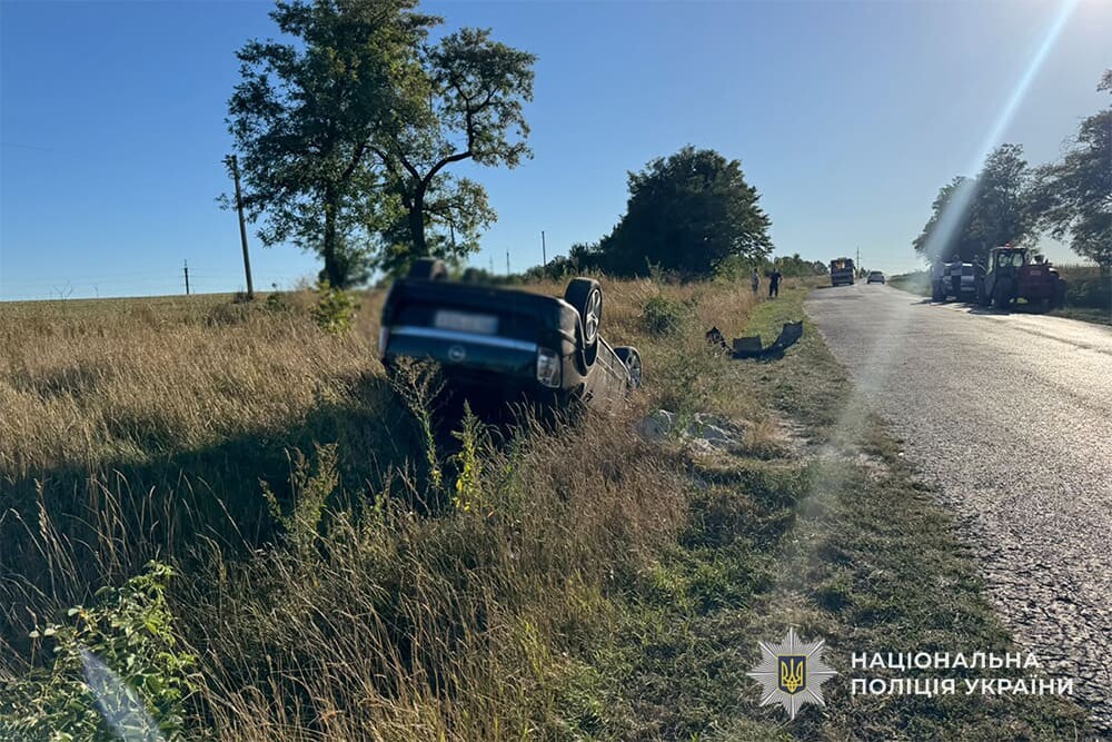 На Бучаччині перекинувся автомобіль. Водійка травмована