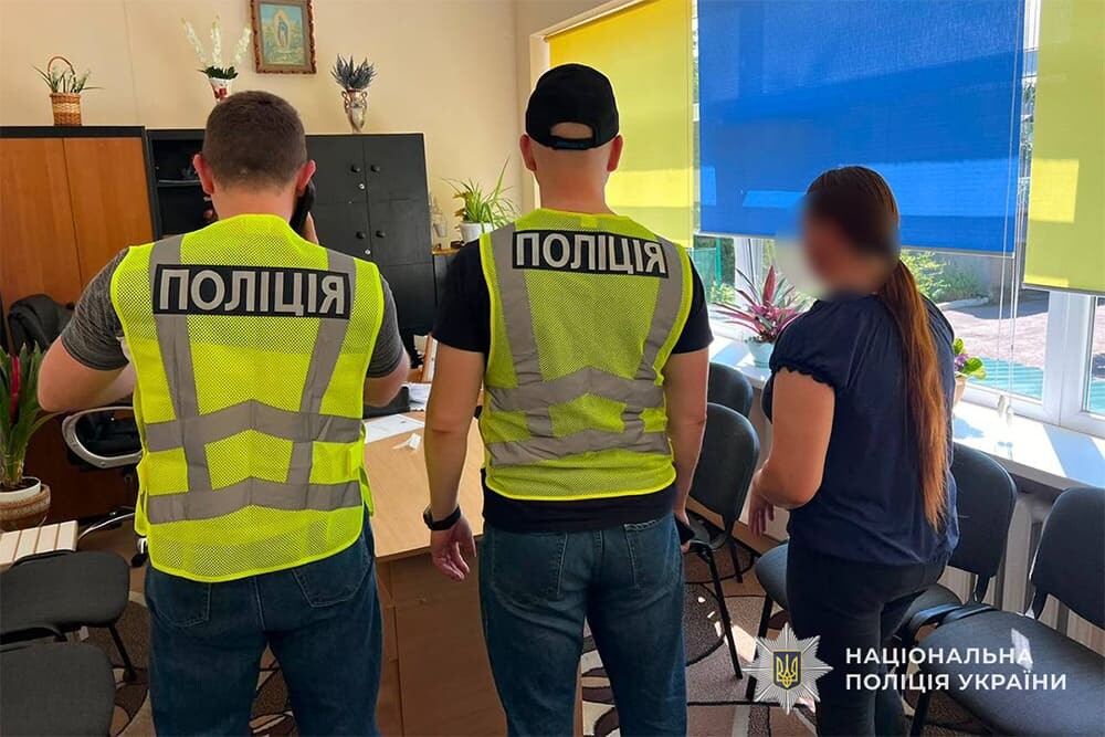 На Тернопільщині у будинку-інтернаті непослушних дітей саджали у дерев’яну клітку
