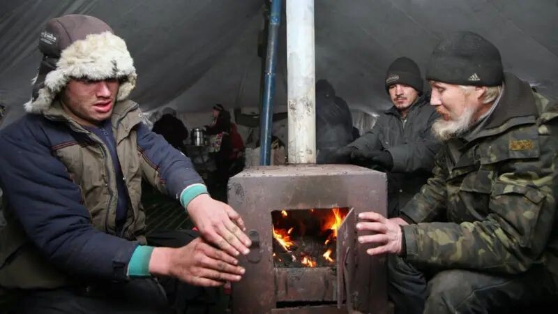 Без зарплат і послуг: чому громади по всій Україні не можуть провести навіть прості платежі